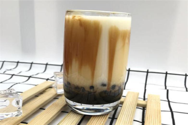 小公主亲蛙撞奶